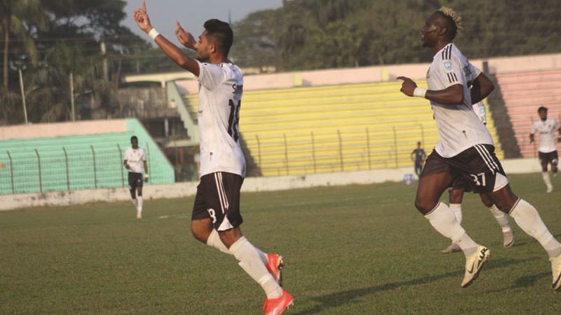 চট্টগ্রাম আবাহনীর জালে মোহামেডানের গোল উৎসব